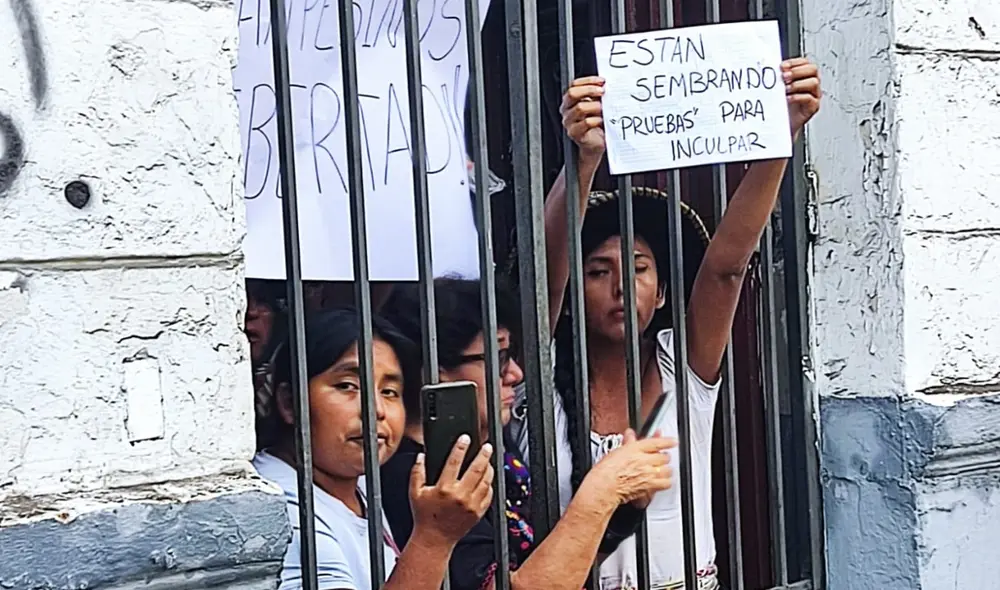 La Policía Nacional del Perú realiza diligencia en los locales de Nuevo Perú y la Confederación Campesina del Perú. Foto: captura Sigrid Bazán