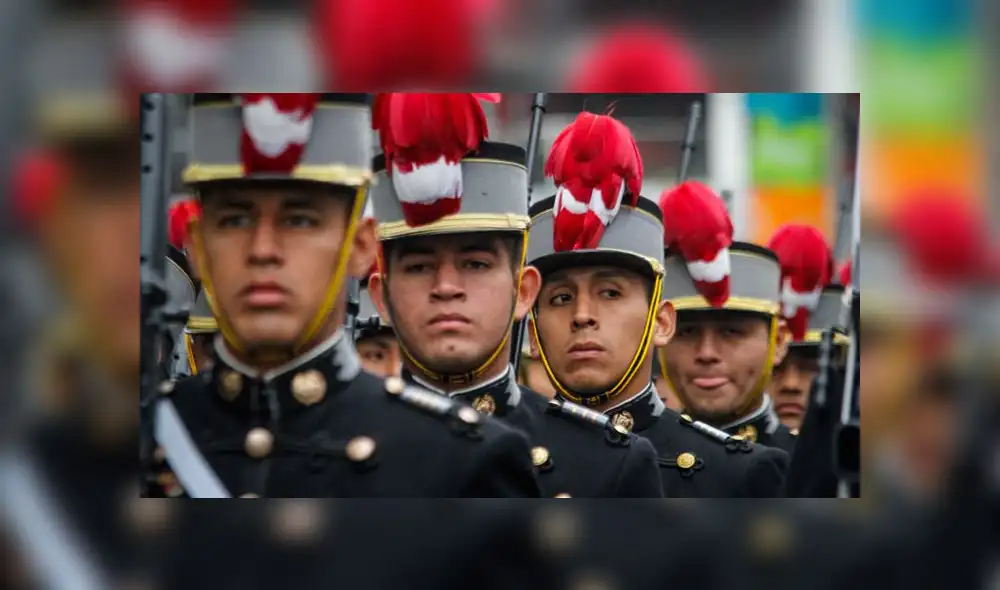 Familias enteras disfrutaron del variado y colorido cronograma del Desfile Militar. (Foto: La República)