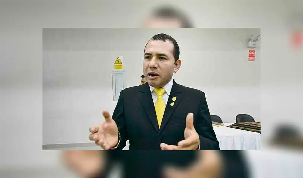 Arequipa: Denuncian al alcalde Gilmar Luna de estafar a 24 jóvenes con curso de operadores Arequipa: Denuncian al alcalde Gilmar Luna de estafar a 24 jóvenes con curso de operadores