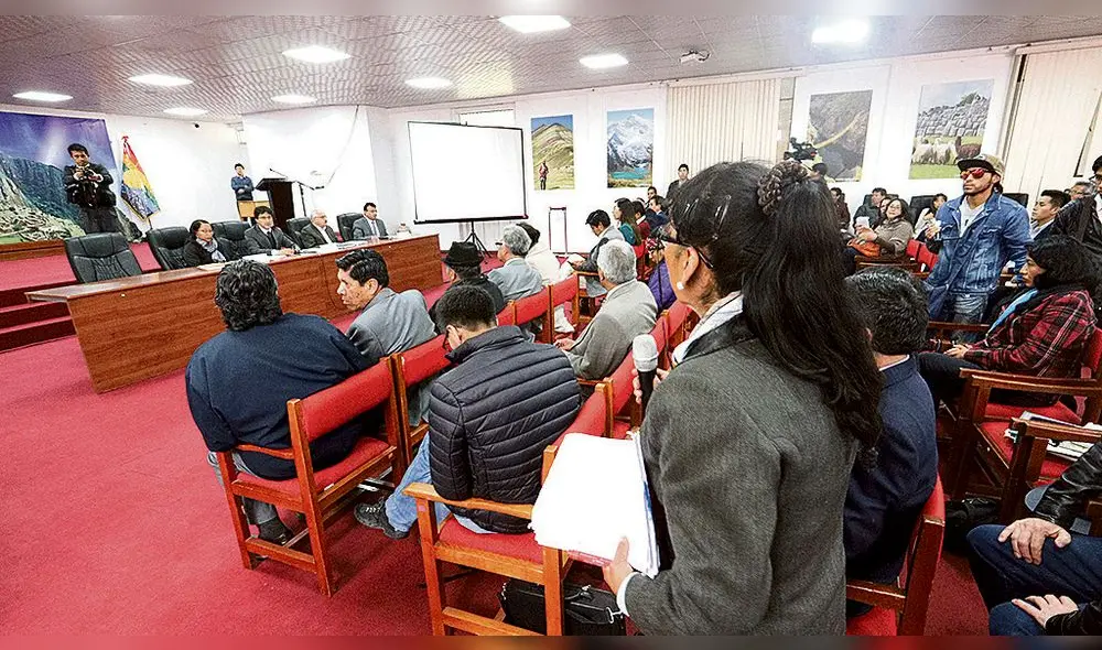 DESENCUENTRO EN CUSCO. Reunión convocada por gobernador Benavente mostró que no todos están a favor de Chinchero.