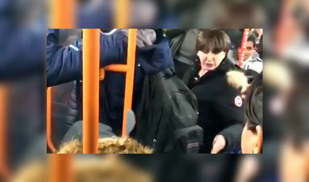Facebook viral: señora insulta a jóvenes que no quieren cederle asiento en metro [VIDEO]