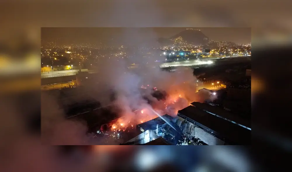 Viviendas quedaron destruidas tras incendio en jirón Callao. Foto: Aldair Mejía / La República Viviendas quedaron destruidas tras incendio en jirón Callao. Foto: Aldair Mejía / La República