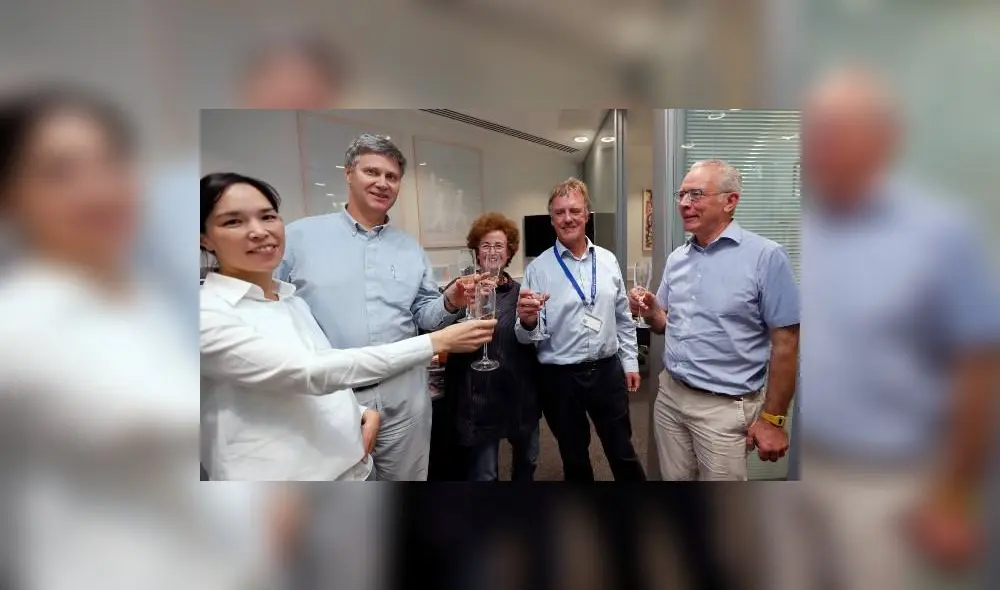 Scientist Peter J.Ratcliffe, second from right, celebrates with his team at the University in Oxford, England, Monday, Oct. 7, 2019. Peter J.Ratcliffe and William G.Kaelin and Gregg L.Semenza have been awarded the Nobel Prize for Medicine for their discoveries of 'how cells sense and adapt to oxygen availability'.(AP Photo/Frank Augstein) Scientist Peter J.Ratcliffe, second from right, celebrates with his team at the University in Oxford, England, Monday, Oct. 7, 2019. Peter J.Ratcliffe and William G.Kaelin and Gregg L.Semenza have been awarded the Nobel Prize for Medicine for their discoveries of 'how cells sense and adapt to oxygen availability'.(AP Photo/Frank Augstein)