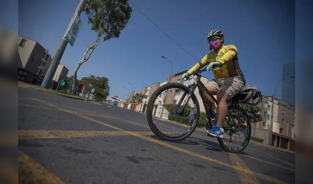 Pavel Quijano, minucioso en sus cuidados, propone la necesidad de incluir patrones de bioseguridad en la nueva normativa de la bicicleta. Foto: Jorge Cerdan. Pavel Quijano, minucioso en sus cuidados, propone la necesidad de incluir patrones de bioseguridad en la nueva normativa de la bicicleta. Foto: Jorge Cerdan.