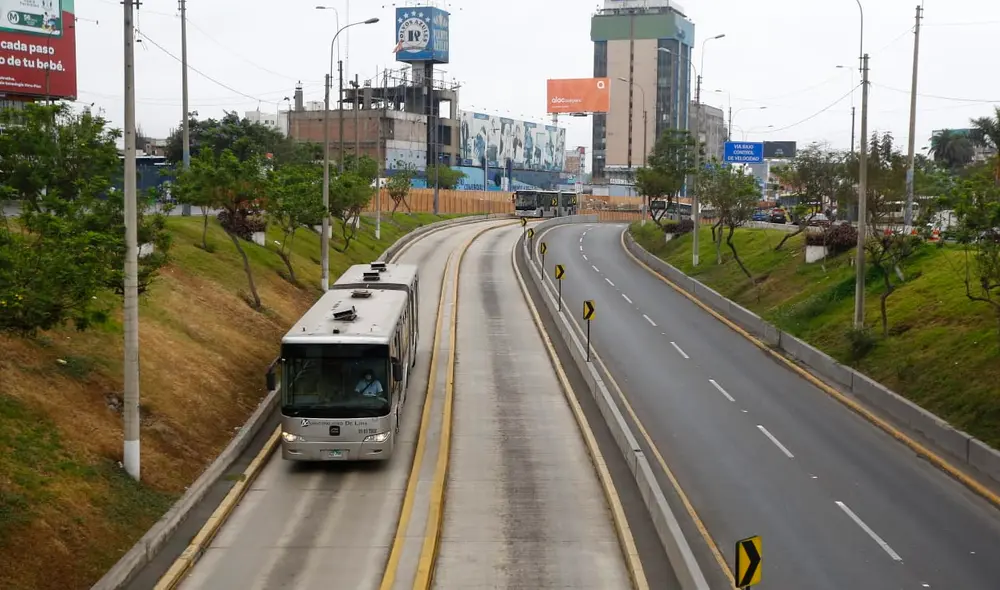 Cierran accesos del tránsito vehicular en la Vía Expresa y el circuito de playas de la Costa Verde por medidas de seguridad. Fotos: Félix Contreras/ La República Cierran accesos del tránsito vehicular en la Vía Expresa y el circuito de playas de la Costa Verde por medidas de seguridad. Fotos: Félix Contreras/ La República
