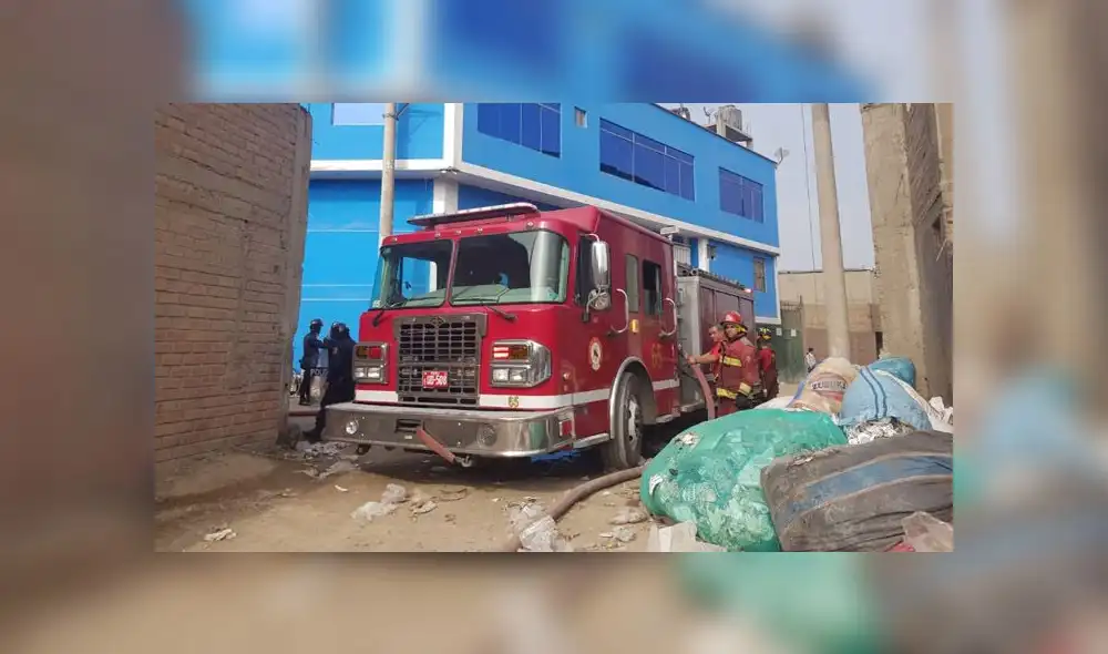 Incendio se produjo muy cerca al peaje de Puente Piedra, a la altura del kilómetro 25 de la Panamerica Norte. (Fotos: Jéssica Merino / La República)