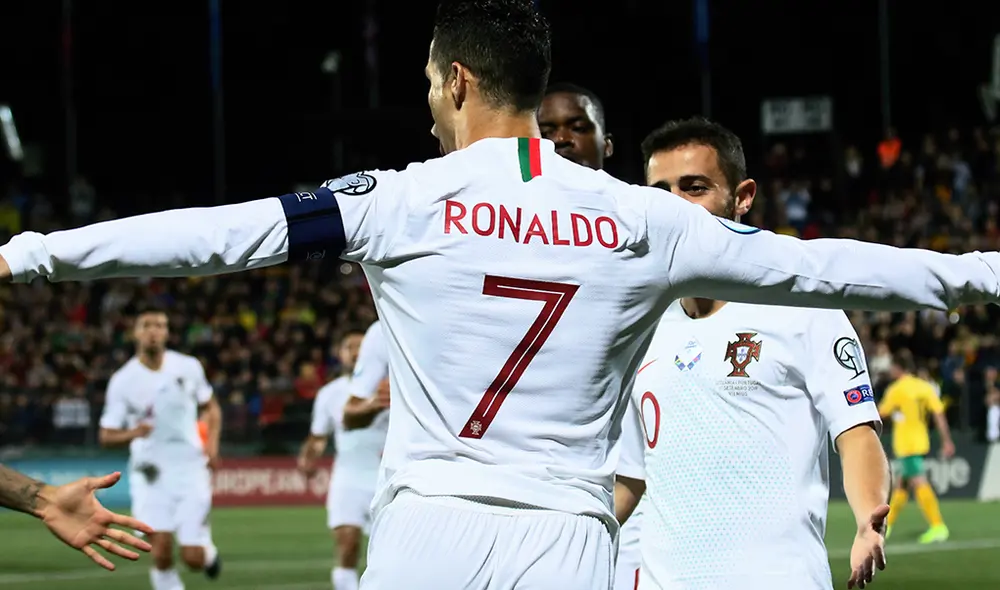 Portugal logró sumar tres puntos en Lituania (5-1), con cuatro goles convertidos por Cristiano Ronaldo. Portugal logró sumar tres puntos en Lituania (5-1), con cuatro goles convertidos por Cristiano Ronaldo.