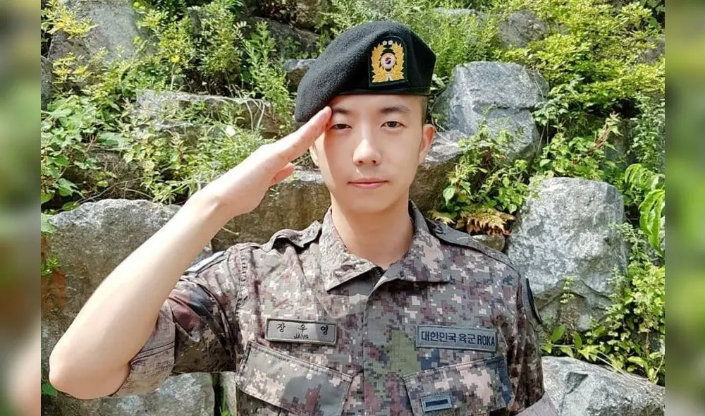 Jang Woo Young 2PM fue dado de baja de la milicia el 25 de marzo del 2020, 3 días antes debido a una alerta de coronavirus en su pabellón.