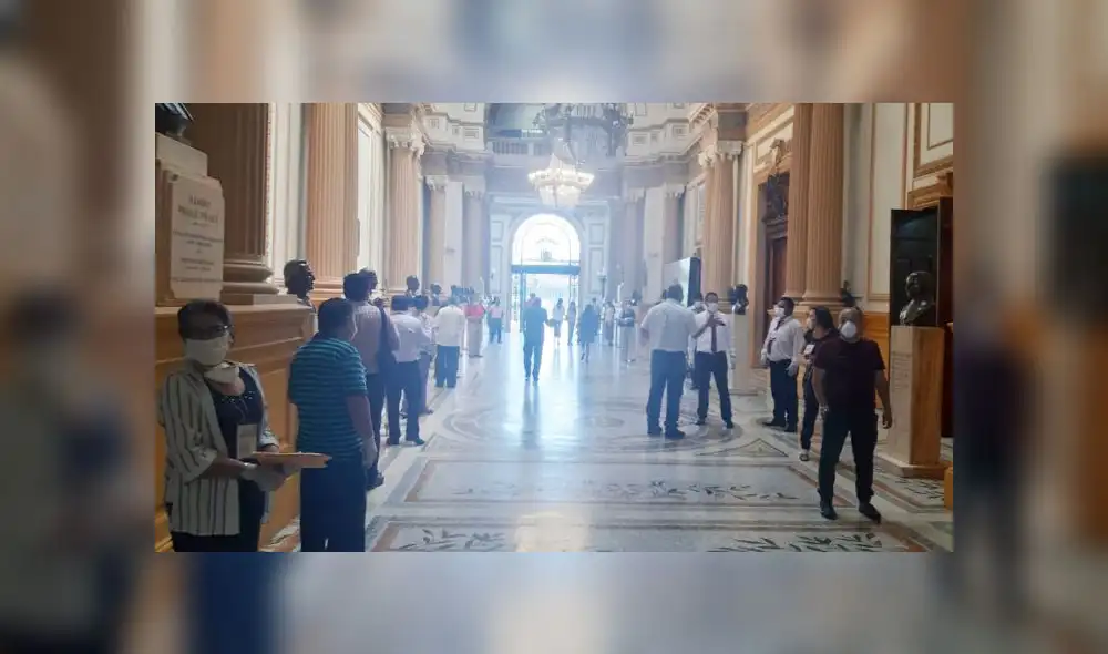 Congresistas y trabajadores del Parlamento pasan por prueba de descarte de COVID-19 Congresistas y trabajadores del Parlamento pasan por prueba de descarte de COVID-19