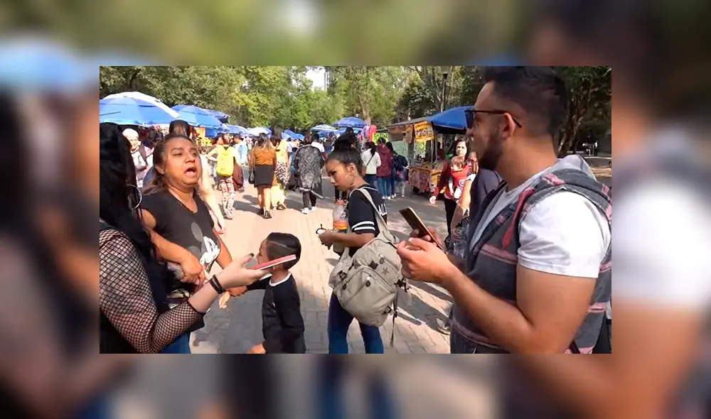 Una madre detuvo la batalla de Pokémon GO de su hija y le regaña. Una madre detuvo la batalla de Pokémon GO de su hija y le regaña.