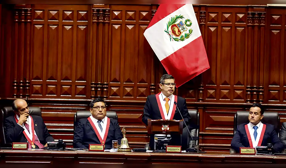 Exasesor de Keiko Fujimori autorizó su propia contratación en el Congreso Exasesor de Keiko Fujimori autorizó su propia contratación en el Congreso