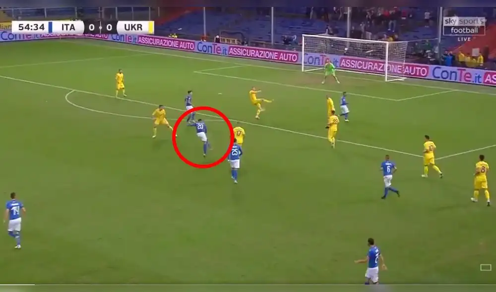 Italia vs Ucrania: arquero ucraniano comete increíble 'blooper' que le costó el 1-0 [VIDEO]