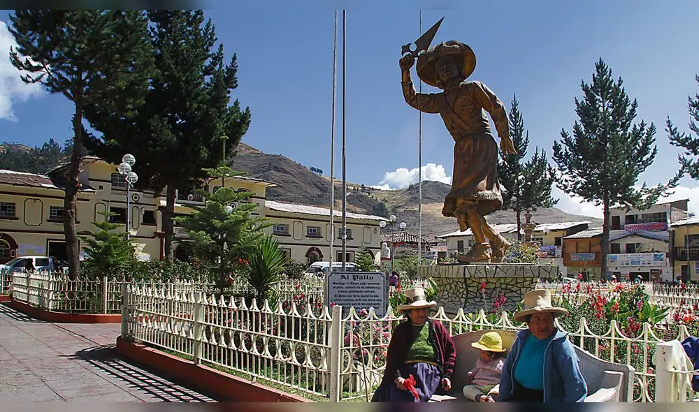 Alcalde deberá restituir ornamentos de plaza de armas de Santiago de Chuco Alcalde deberá restituir ornamentos de plaza de armas de Santiago de Chuco