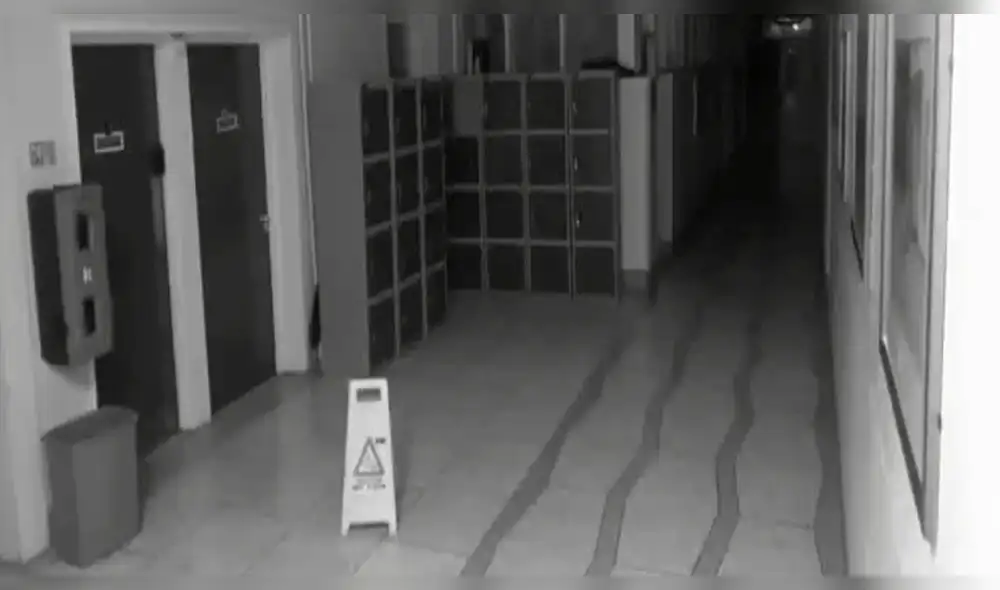 YouTube: Cámaras de seguridad captan "fantasma" en colegio de México [VIDEO]