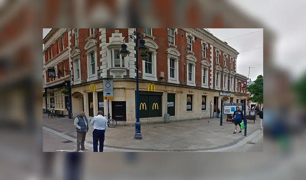 Apuñalan y arrojan sustancia desconocida a cliente en los exteriores de McDonald’s Apuñalan y arrojan sustancia desconocida a cliente en los exteriores de McDonald’s