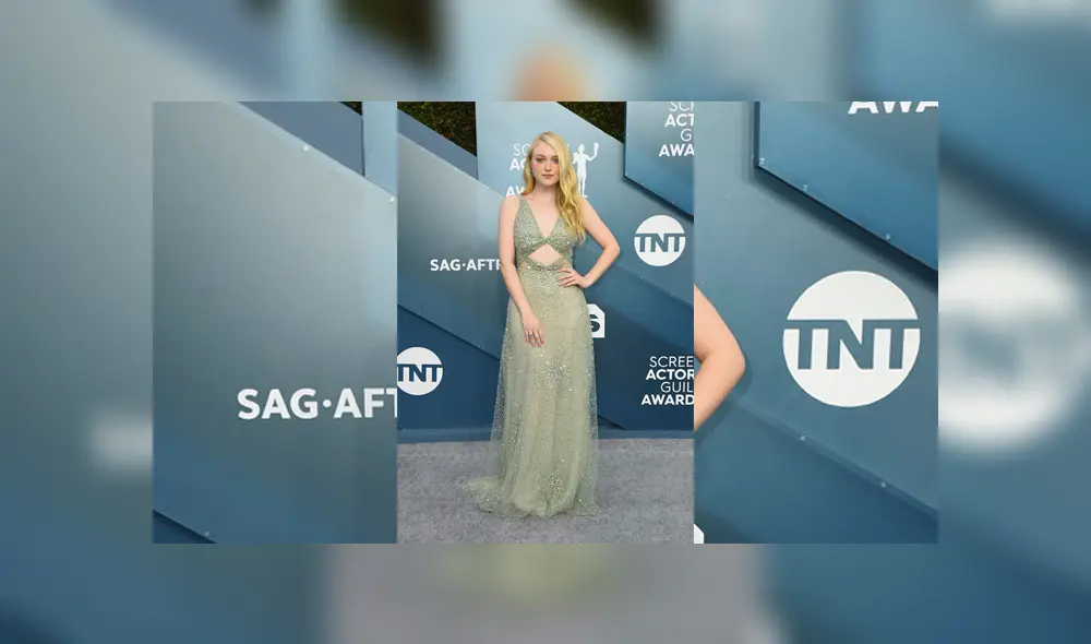 Dakota Fanning vistió un Valentino con un corte debajo del pecho. (Foto: ¡Hola!)