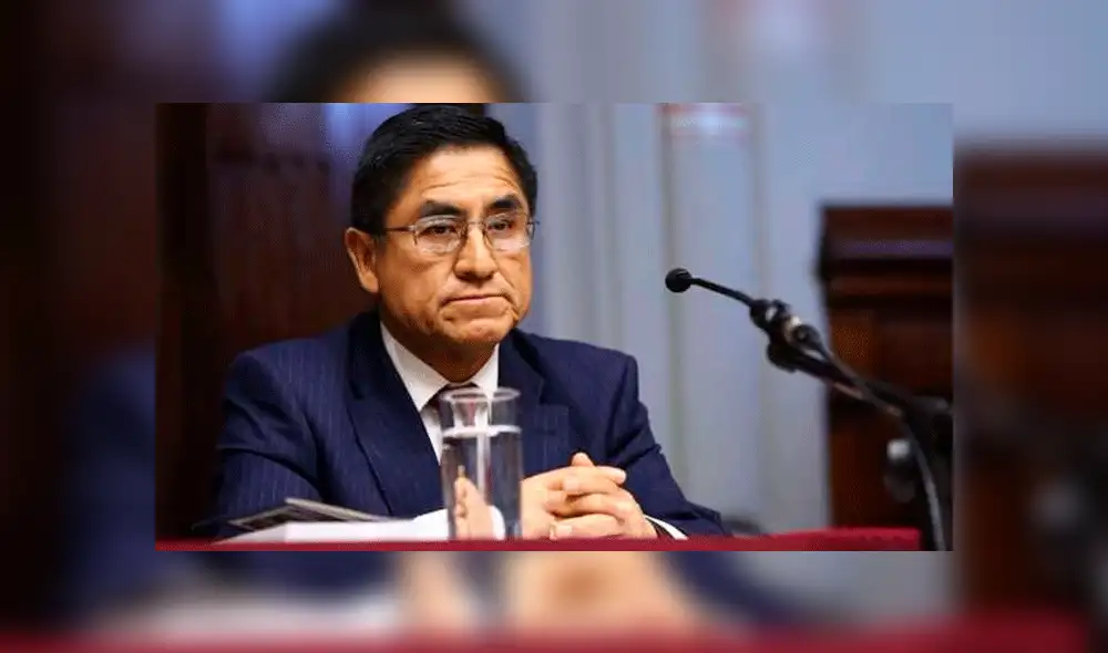 Dictan impedimento de salida del país a quienes facilitaron fuga de César Hinostroza Dictan impedimento de salida del país a quienes facilitaron fuga de César Hinostroza