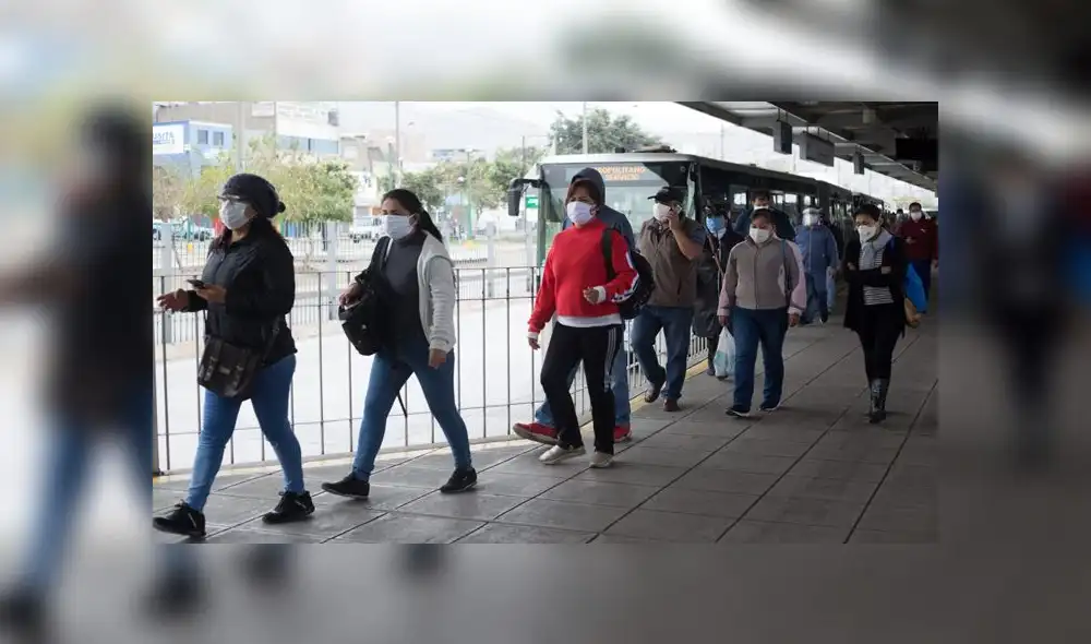Cientos de personas en las estaciones del Metropolitano. Créditos: John Reyes / La República. Cientos de personas en las estaciones del Metropolitano. Créditos: John Reyes / La República.