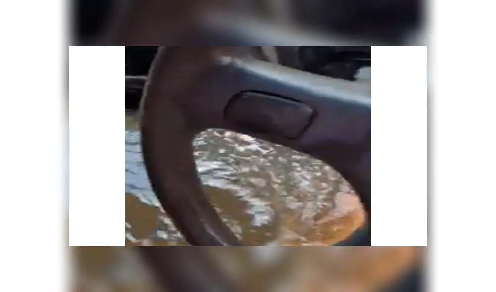 Hombre realiza tenaz maniobra para recuperar su auto que fue arrastrado por el río [VIDEO]