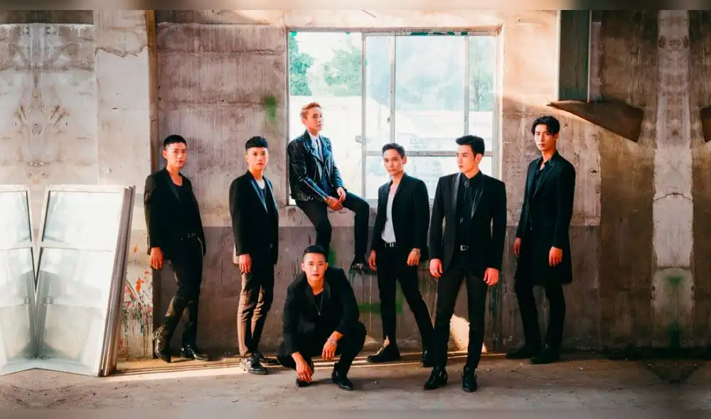 Click-B se formó en 1999 bajo DSP Media, se separaron en 2002.