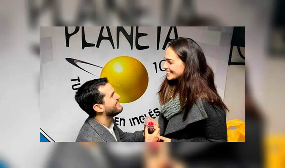 Desliza las imágenes para apreciar la romántica pedida de matrimonio que le hicieron a una locutora. Fotos: Radio Planeta.
