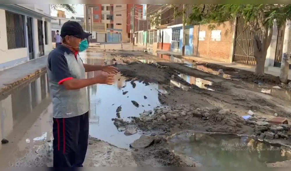muchas de las familias han puesto arena en la puerta de sus viviendas. muchas de las familias han puesto arena en la puerta de sus viviendas.