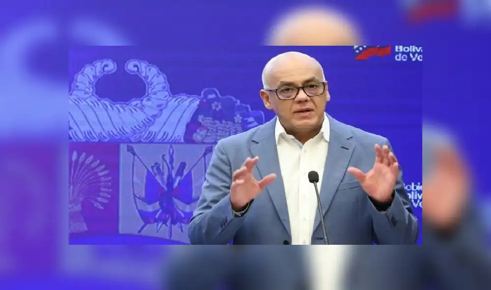 Ministro Jorge Rodríguez leyó el decreto firmado por Nicolás Maduro que indulta a opositores presos y exiliados. Foto: EFE: Ministro Jorge Rodríguez leyó el decreto firmado por Nicolás Maduro que indulta a opositores presos y exiliados. Foto: EFE: