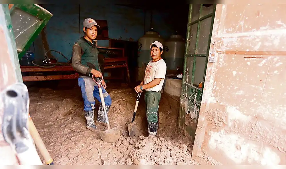 Damnificados de Aplao inician labores de limpieza para dejar atrás la tragedia Damnificados de Aplao inician labores de limpieza para dejar atrás la tragedia