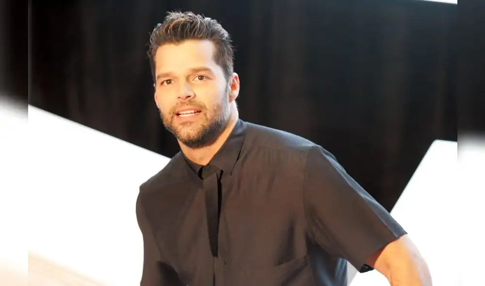 Ricky Martin es un artista, actor y escritor nacido en Puerto Rico en diciembre de 1971. Ricky Martin es un artista, actor y escritor nacido en Puerto Rico en diciembre de 1971.