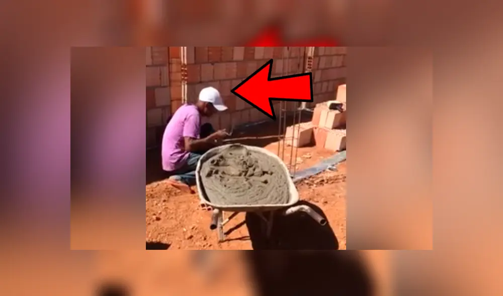 Albañil ingenió una curiosa maniobra para hacer que la música de su celular llegue hasta donde él estaba