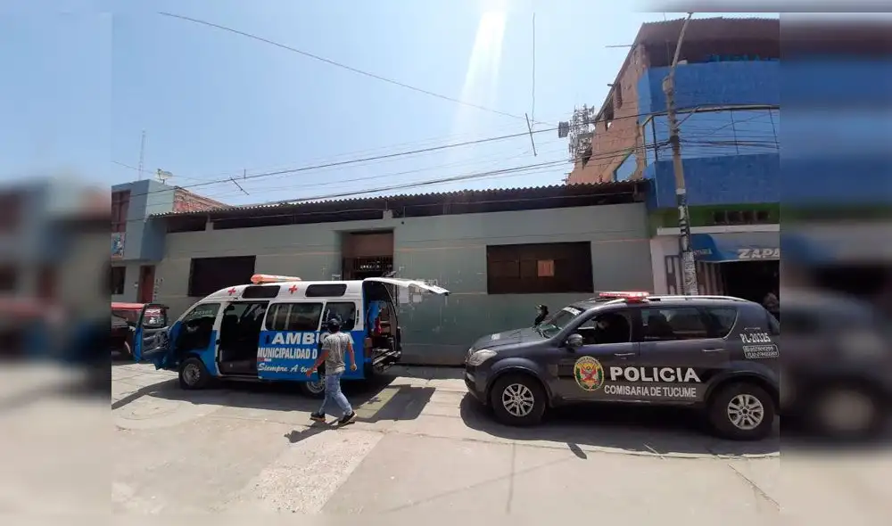 Policías prestaron apoyo a la agraviada. Foto: Cortesía.