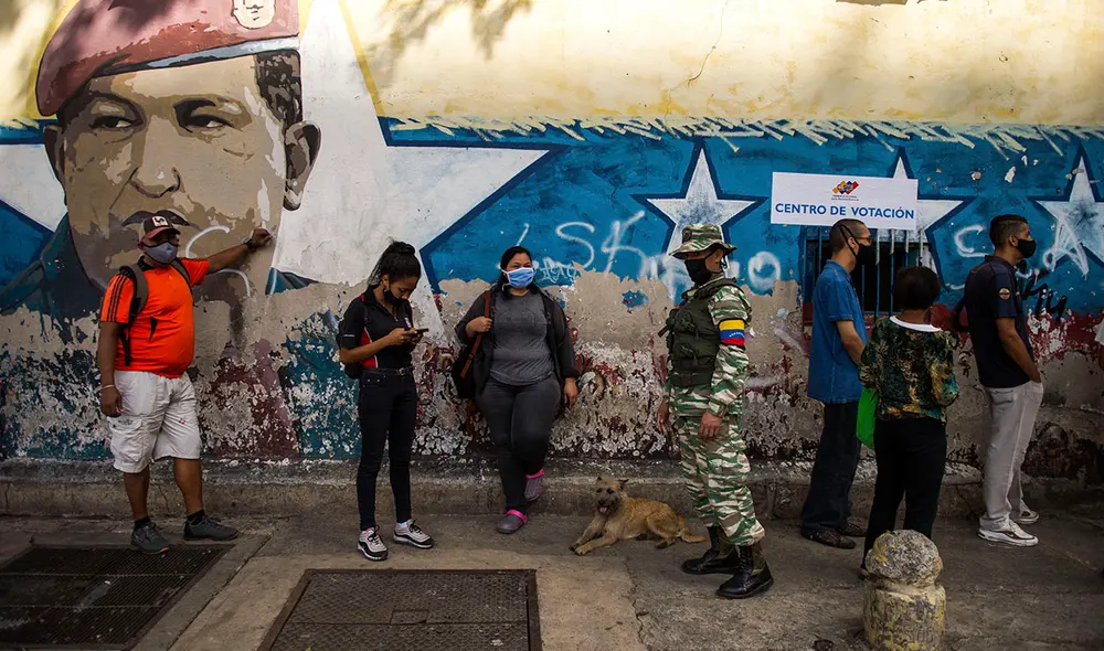 Se registra poca participación en los centros de votación disponibles para la jornada electoral en Venezuela. Foto: AFP Se registra poca participación en los centros de votación disponibles para la jornada electoral en Venezuela. Foto: AFP