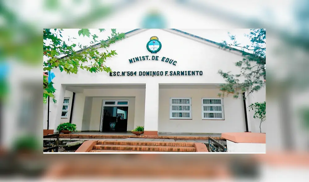 Profesor condenado por abuso y buscado por la Interpol recibe homenaje de colegio [FOTOS] 