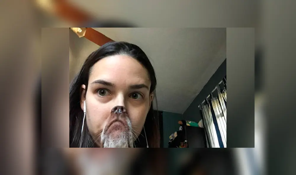 La foto se volvió viral en Facebook por el cómico selfie que se tomó la joven con su mascota La foto se volvió viral en Facebook por el cómico selfie que se tomó la joven con su mascota