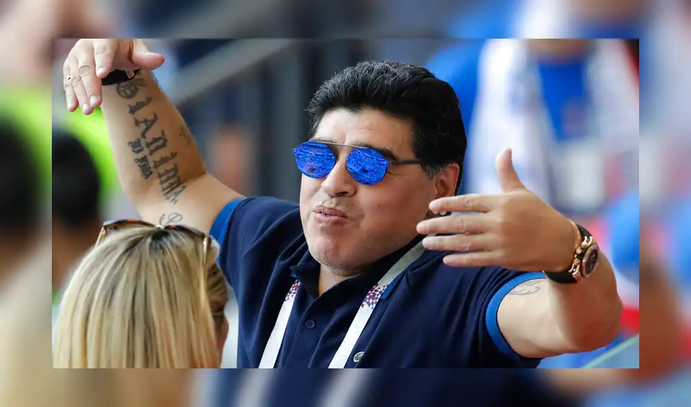 Diego Armando Maradona está que juega con dos equipos 