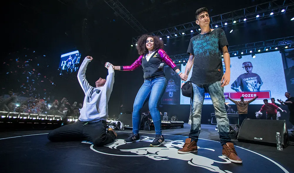 Red Bull Batalla de los Gallos Argentina 2019 EN VIVO vía Red Bull TV, YouTube y DirecTV desde el Luna Park de Buenos Aires. Red Bull Batalla de los Gallos Argentina 2019 EN VIVO vía Red Bull TV, YouTube y DirecTV desde el Luna Park de Buenos Aires.