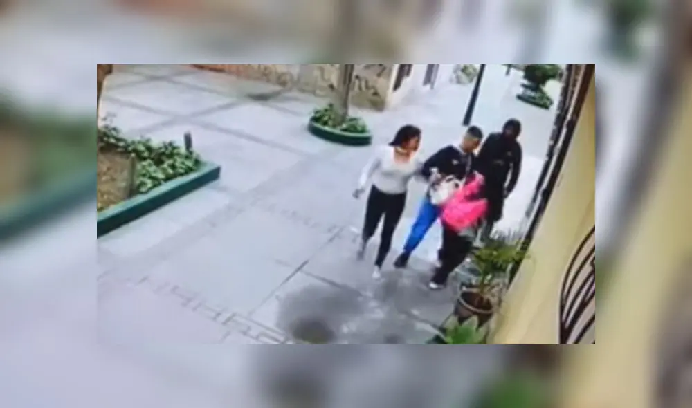 Las tres personas que atacaron a la escolar, serían los mismos delincuentes que vienen asaltando a estudiantes de los colegios de la zona. (Foto: Captura de video / 24 Horas)