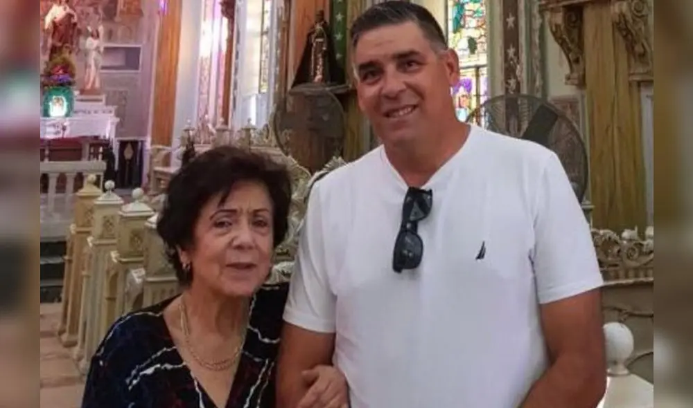 A market trader shows different currency notes in Caracas on March 10, 2019, during the third day of a massive power outage which has left Venezuelans without communications, electricity and water. - The unprecedented power outage already left 15 patients dead and threatens to extend indefinitely, increasing distress for the severe political and economic crisis hitting the oil-rich South American nation. (Photo by Cristian Hernandez / AFP) A market trader shows different currency notes in Caracas on March 10, 2019, during the third day of a massive power outage which has left Venezuelans without communications, electricity and water. - The unprecedented power outage already left 15 patients dead and threatens to extend indefinitely, increasing distress for the severe political and economic crisis hitting the oil-rich South American nation. (Photo by Cristian Hernandez / AFP)