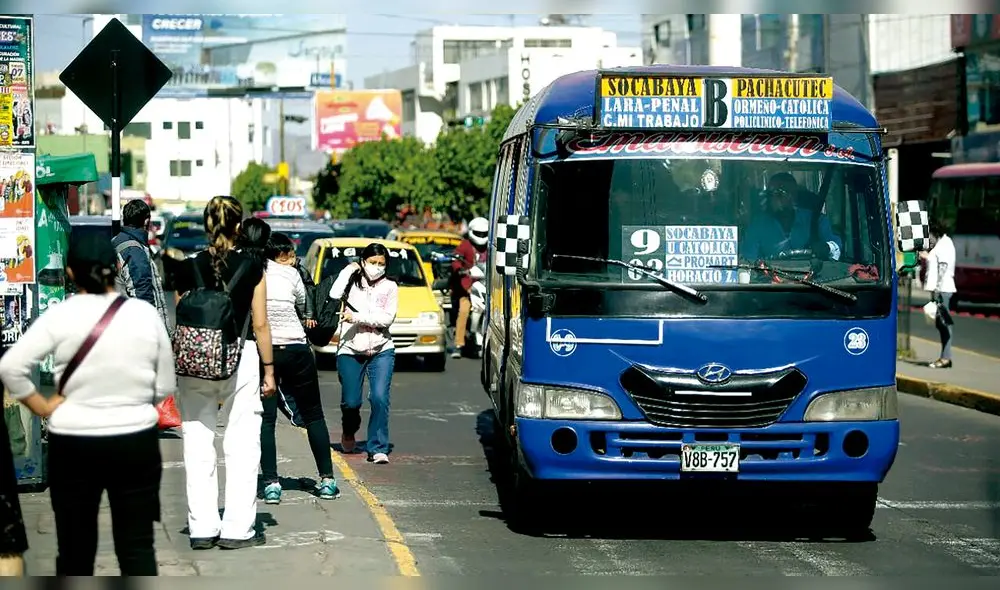 humos. Parque automotor contamina medio ambiente.