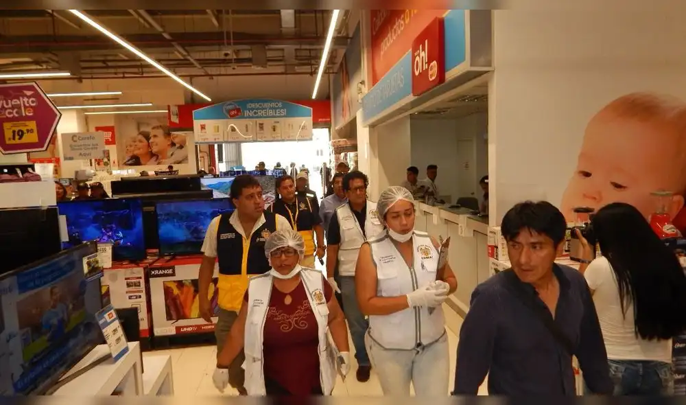Comas: clausuran conocido supermercado por vender productos vencidos [FOTOS]