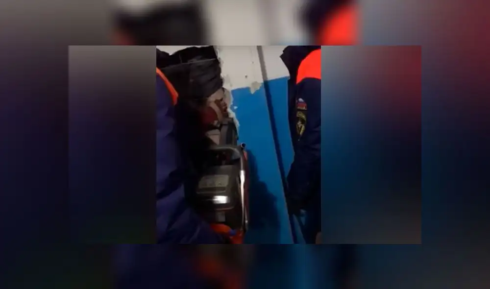 Cae boca abajo por conducto de ventilación desde un décimo piso al intentar salvar sus botas [VIDEO]