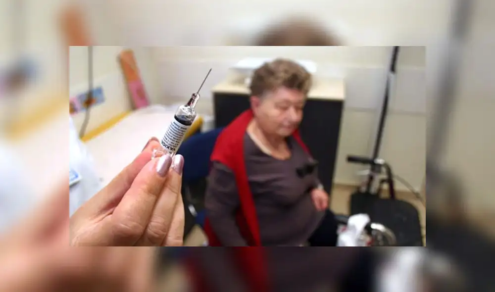 Una mujer israelí espera recibir un pinchazo de gripe en el hospital de Kiryat Ono en el sur de Israel, el 22 de octubre de 2006. Foto: AFP Una mujer israelí espera recibir un pinchazo de gripe en el hospital de Kiryat Ono en el sur de Israel, el 22 de octubre de 2006. Foto: AFP