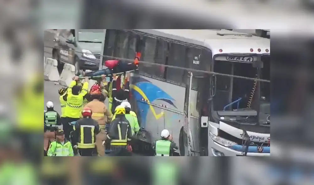 Heridos fueron atendidos por personal de la municipalidad de Surco, la Policía Nacional del Perú (PNP) y el Cuerpo General de los Bomberos (Fotos: Municipalidad de Surco) Heridos fueron atendidos por personal de la municipalidad de Surco, la Policía Nacional del Perú (PNP) y el Cuerpo General de los Bomberos (Fotos: Municipalidad de Surco)