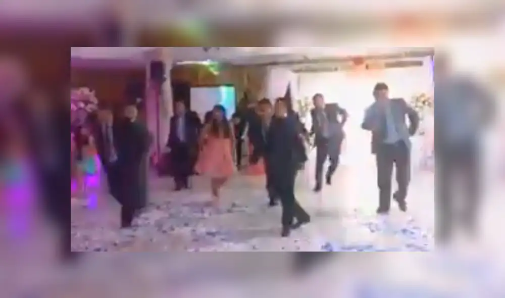 En Facebook, una quinceañera preparó una coreografía acompañada de sus familiares y conquistó a los invitados de su fiesta.