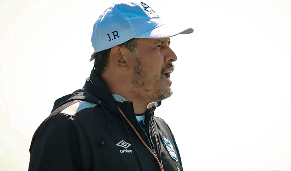 Juan Reynoso es elogiado por la Liga como entrenador del Puebla tras triunfo sobre Chivas. Foto: Twitter Puebla