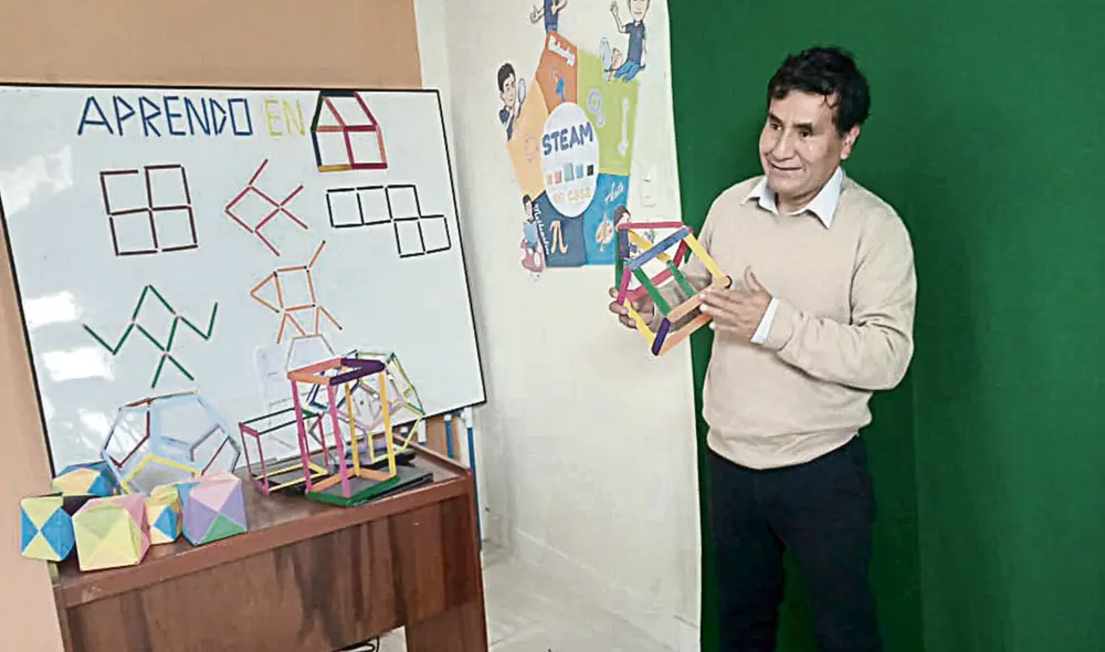 Vocación. El maestro Gerson Ames graba los videos, los edita y enseña Matemática a distancia.