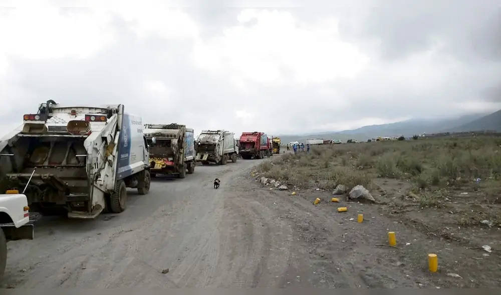Basura. Compactadoras llevan residuos a relleno edil.