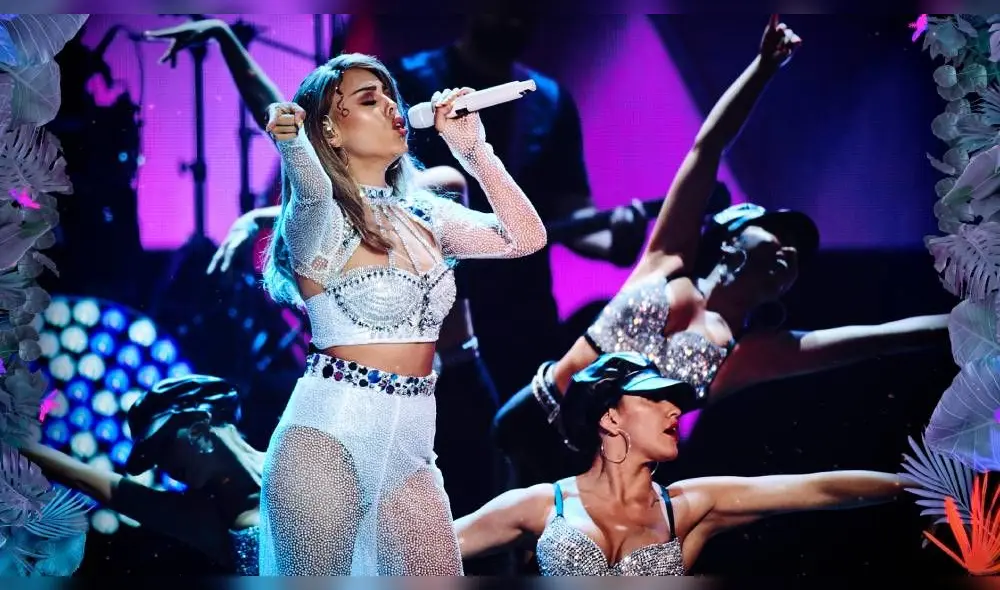 Danna Paola sorprendió cantante "Como la flor". | Foto: Univisión