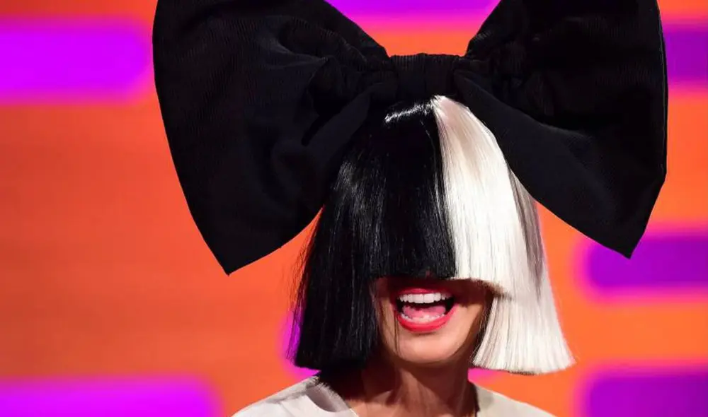 Sia causó gran polémica debido a su decisión de no mostrar su rostro en público. Foto: The Graham Norton Show/Instagram