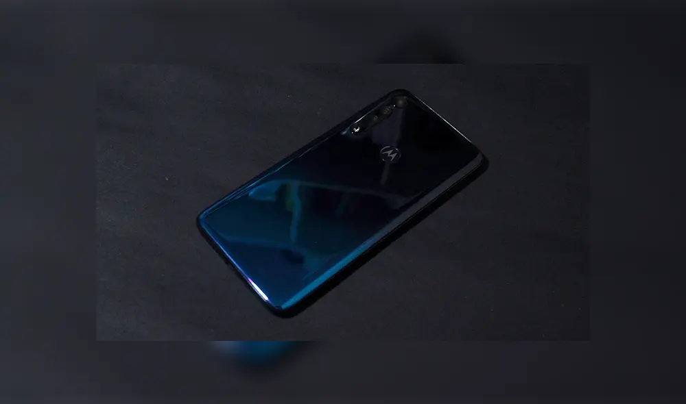 Motorola One Macro: Cuerpo diseñado en policarbonato color Space Blue. | Foto: Carol Larrain